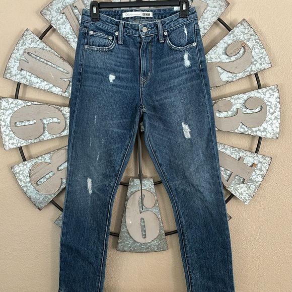 LOVERS + FRIENDS Logan High-Rise Tapered Jean - Picture 2 of 9